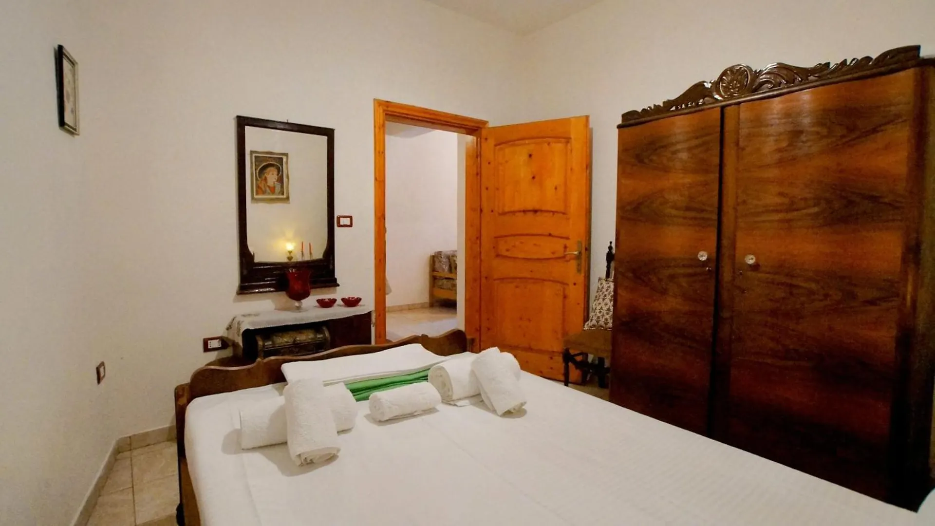 The Home Of Diplomacy Gjirokaster Apartment
