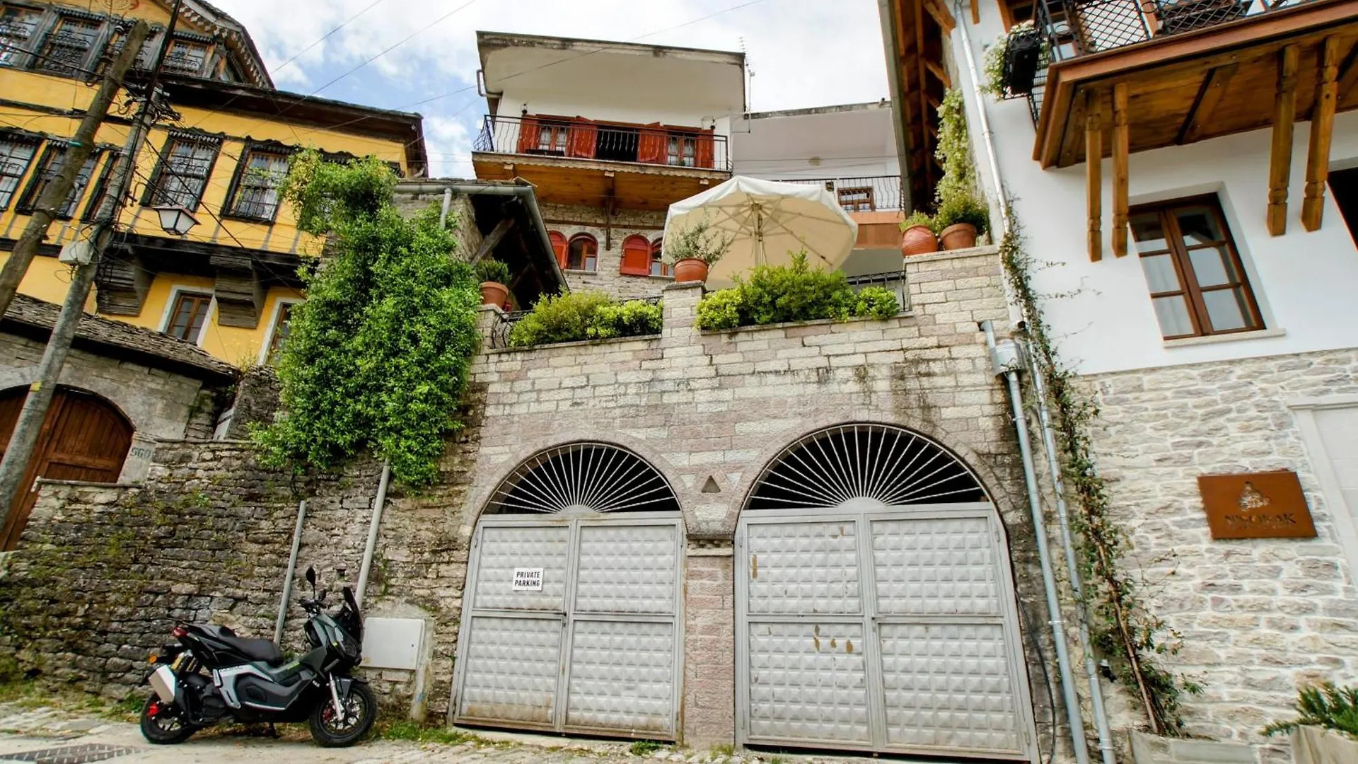 Apartment The Home Of Diplomacy Gjirokaster Albania